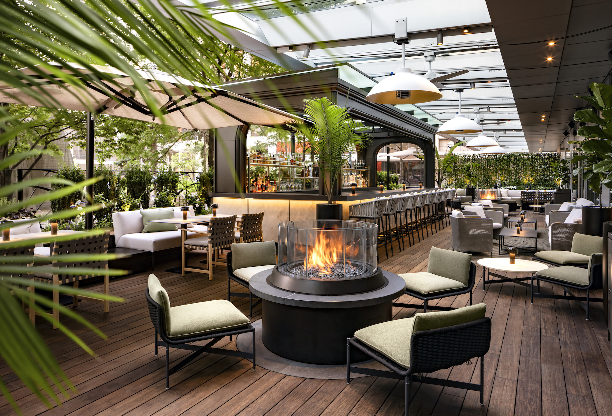 EPOCH Bar & Kitchen Terrace Toronto Ritz-Carlton Restaurant Patio